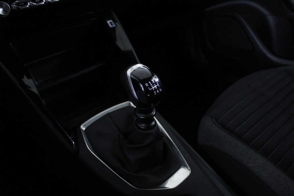 peugeot-2008-2024-gasolina-1199cc