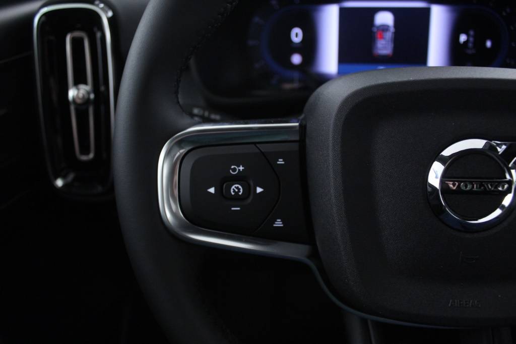 volvo-xc40-2025-hibrido-1969cc