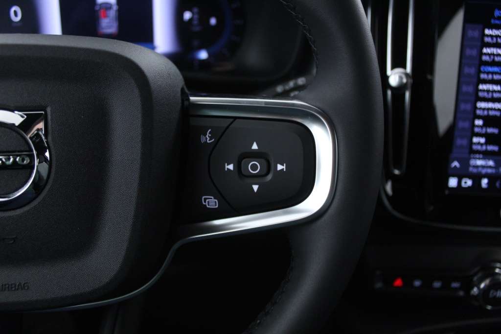 volvo-xc40-2025-hibrido-1969cc