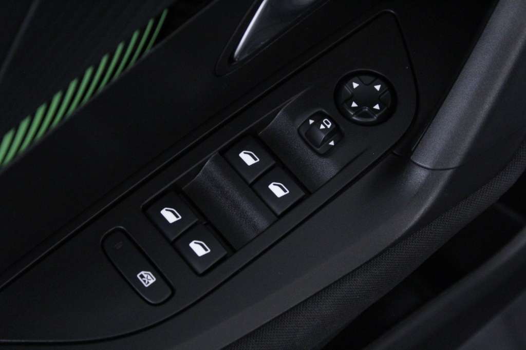 peugeot-2008-2024-gasolina-1199cc