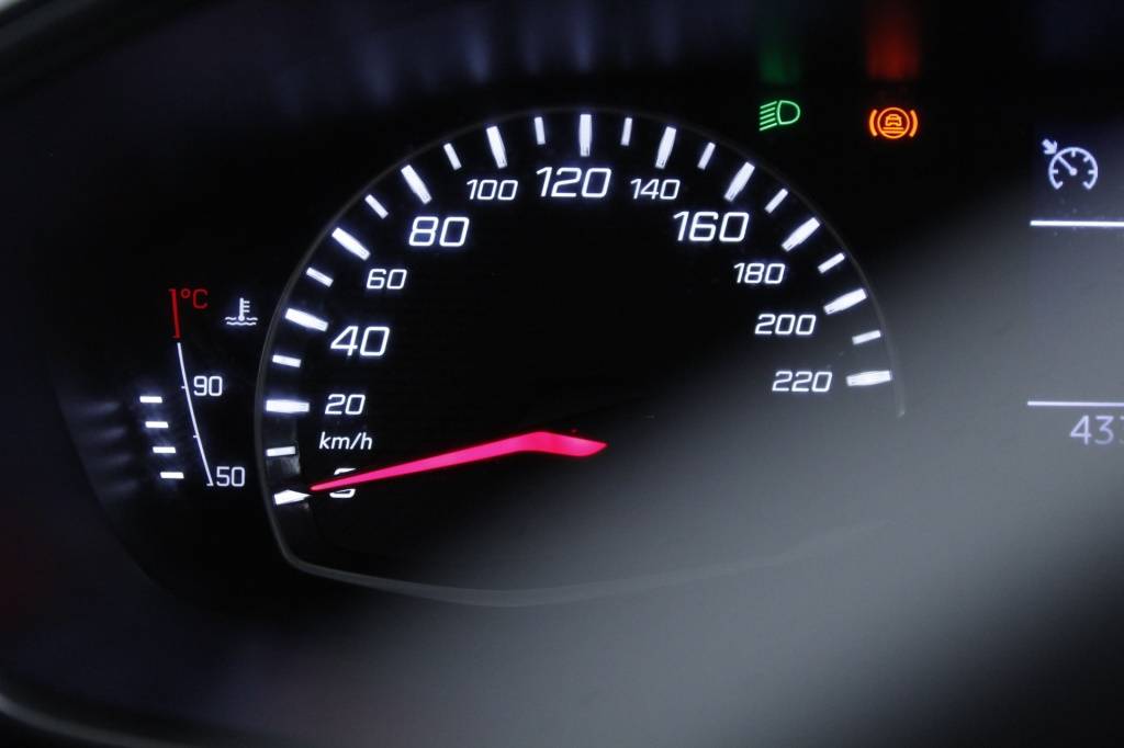 peugeot-2008-2024-gasolina-1199cc