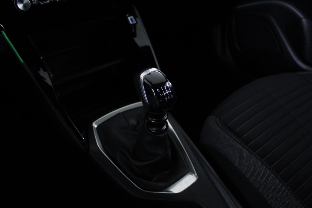 peugeot-2008-2024-gasolina-1199cc