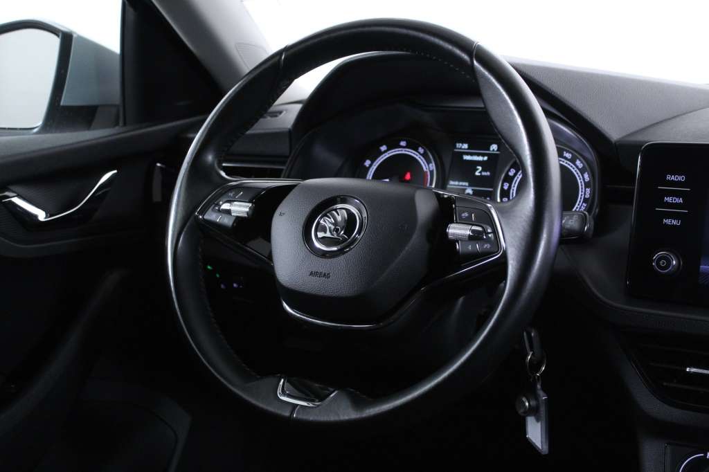 skoda-scala-2022-gasolina-999cc