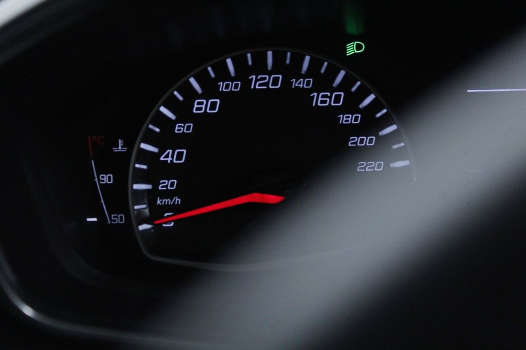 peugeot-2008-2024-gasolina-1199cc