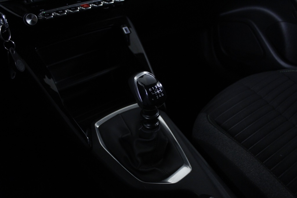 peugeot-2008-2024-gasolina-1199cc