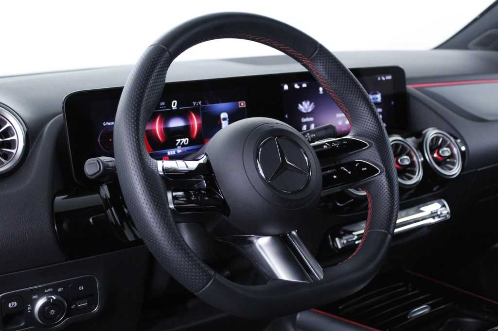 mercedes-benz-gla-2025-diesel-1950cc