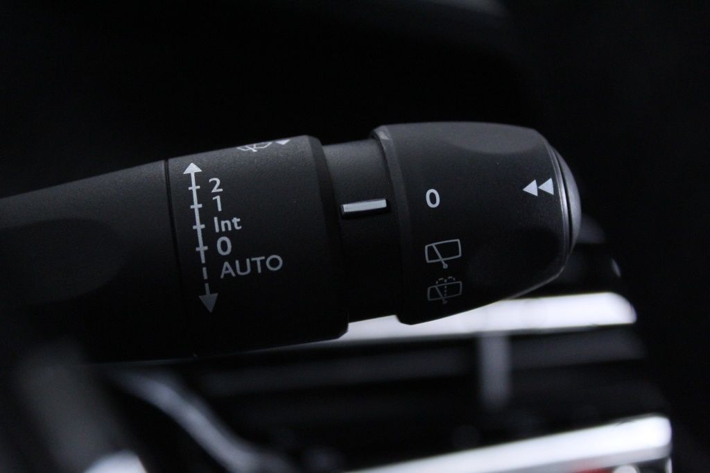 peugeot-2008-2024-gasolina-1199cc