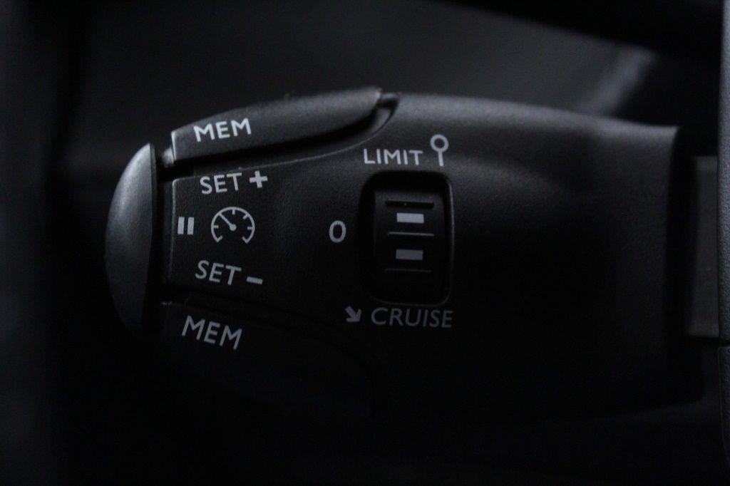 peugeot-2008-2024-gasolina-1199cc