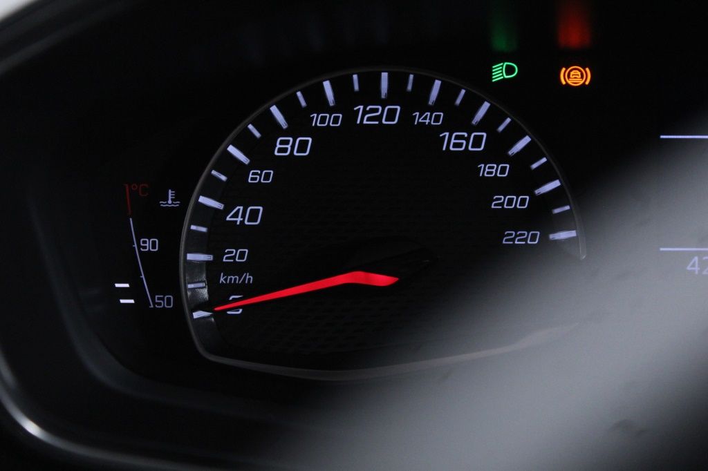 peugeot-2008-2024-gasolina-1199cc