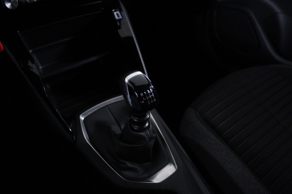 peugeot-2008-2024-gasolina-1199cc
