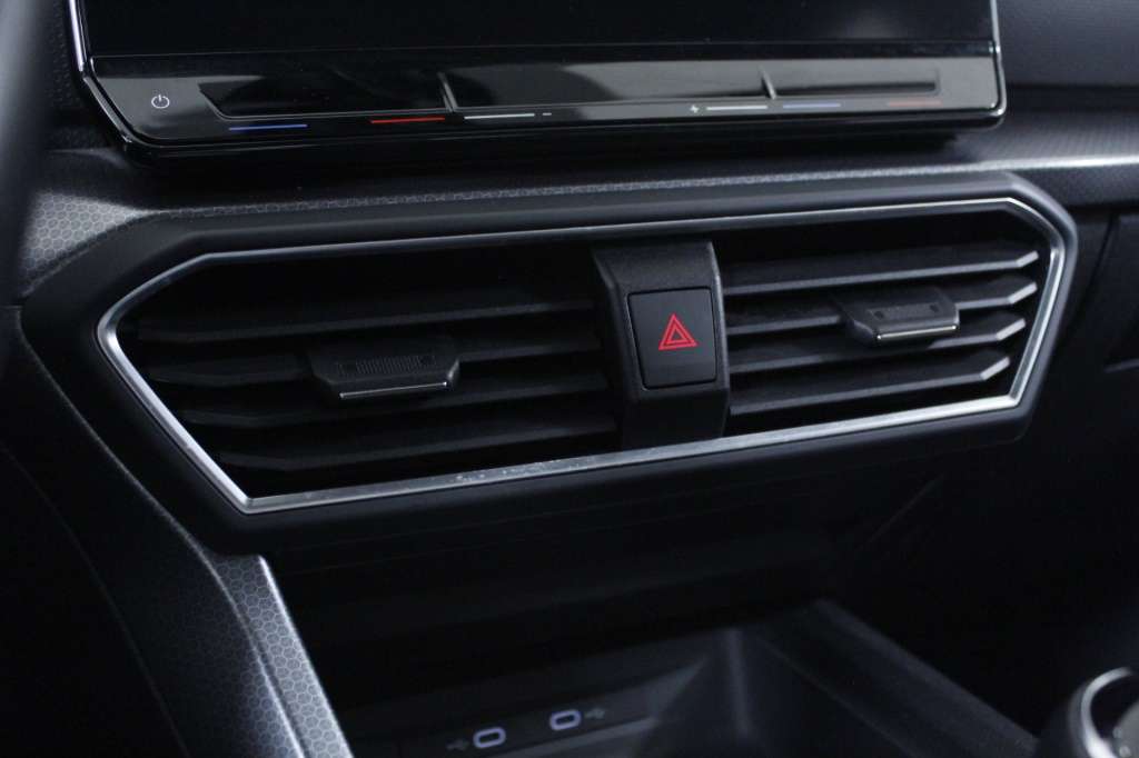 seat-leon-st-2024-gasolina-999cc