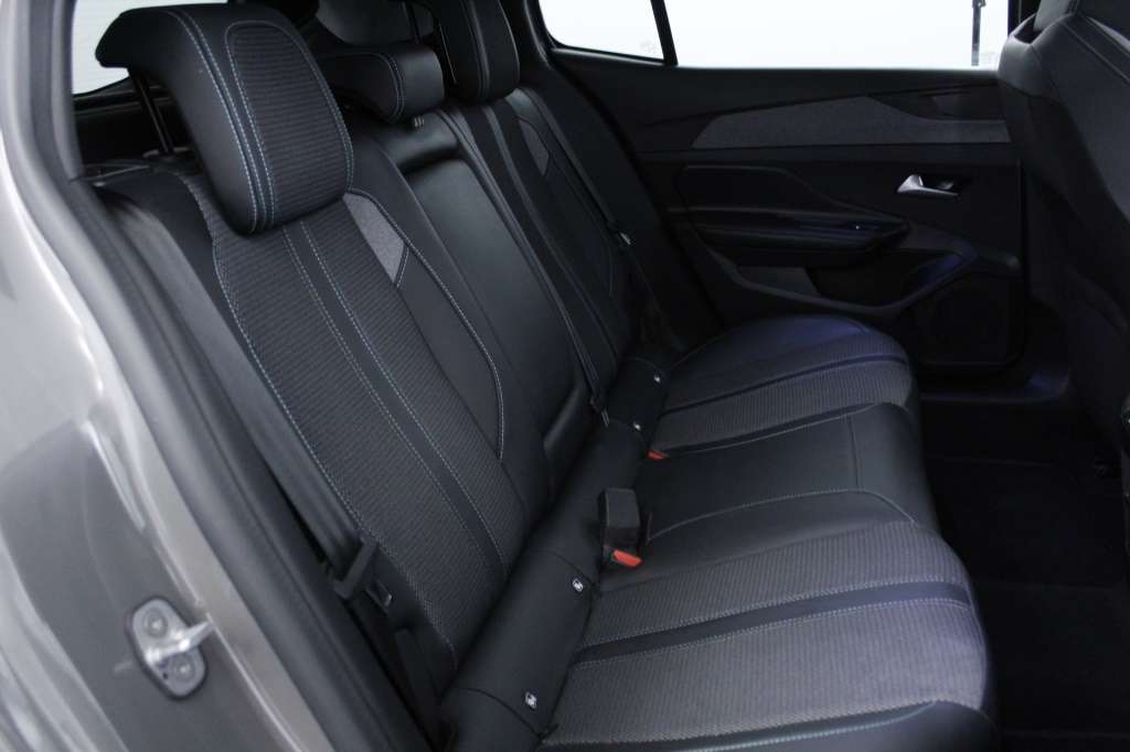 peugeot-408-2025-hibrido-1199cc