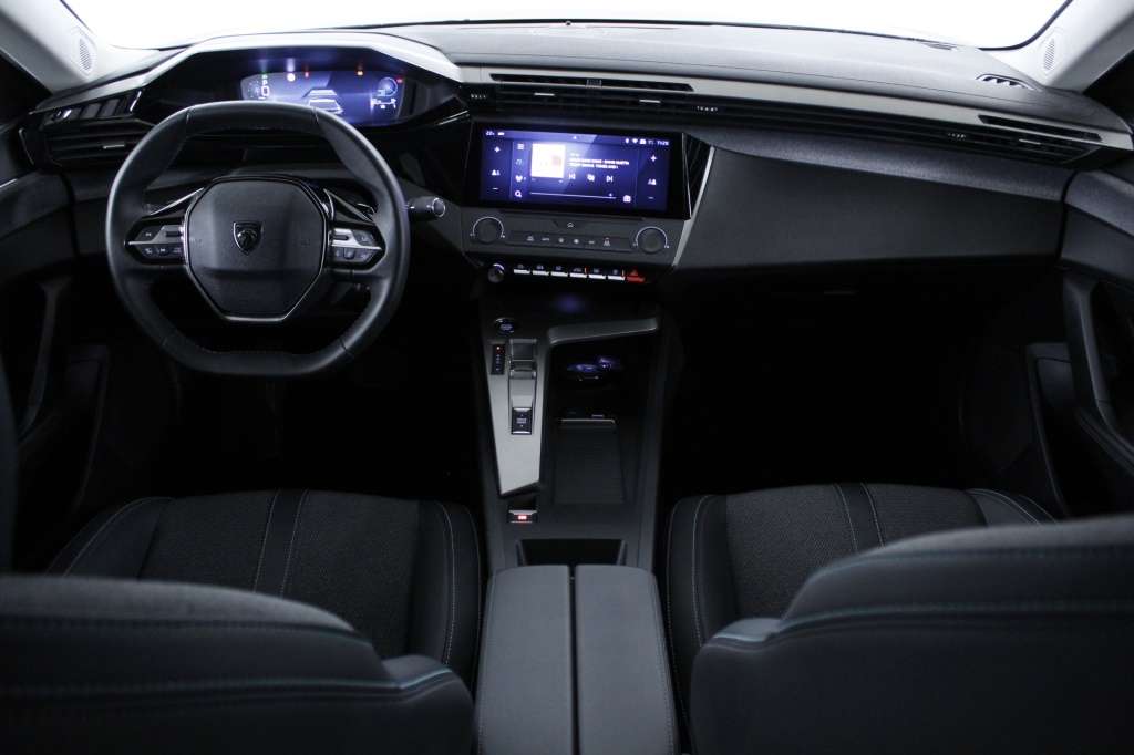 peugeot-408-2025-hibrido-1199cc