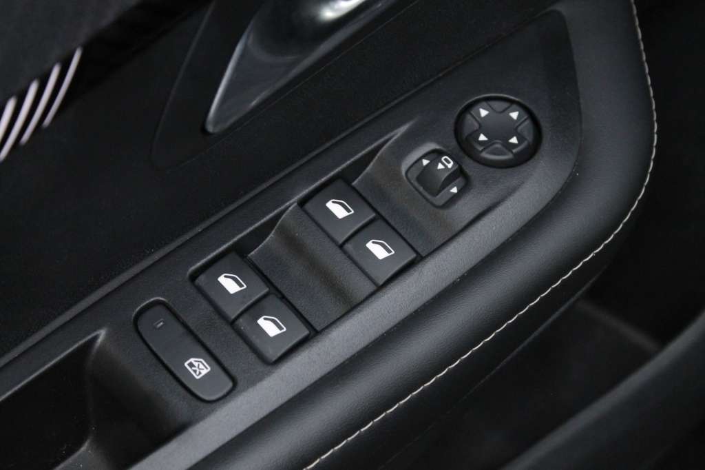 peugeot-208-2025-hibrido-1199cc