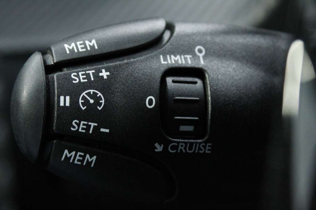 peugeot-208-2025-hibrido-1199cc