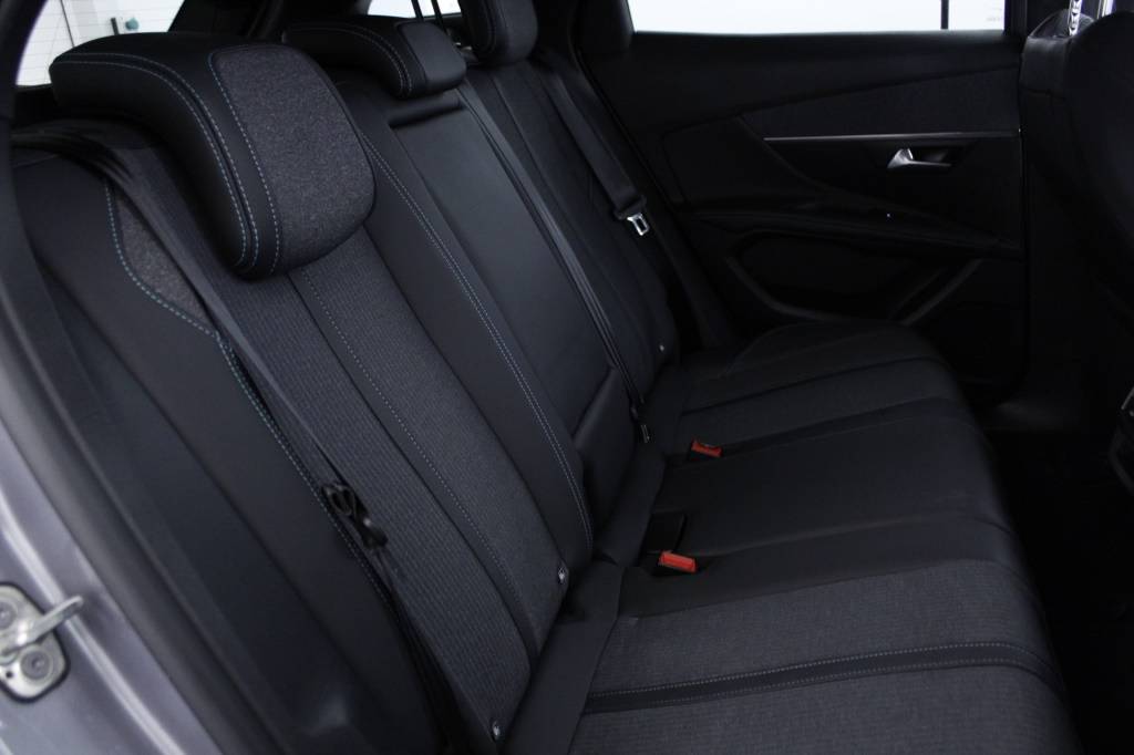 peugeot-3008-2023-diesel-1499cc