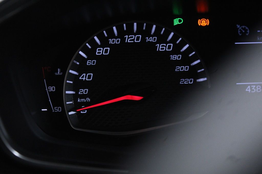 peugeot-2008-2024-gasolina-1199cc
