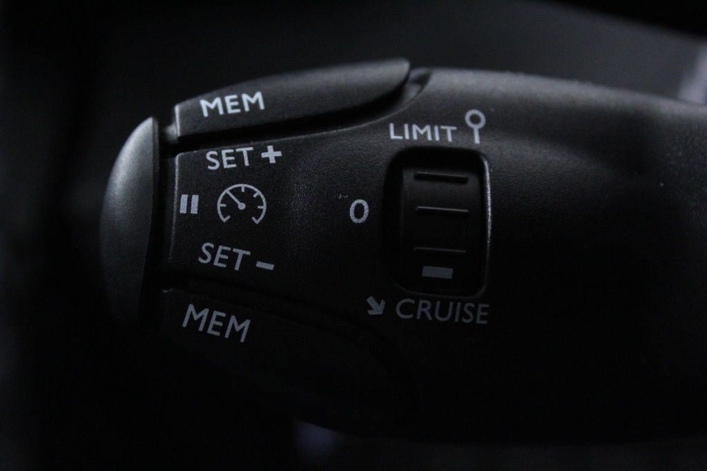 peugeot-2008-2024-gasolina-1199cc