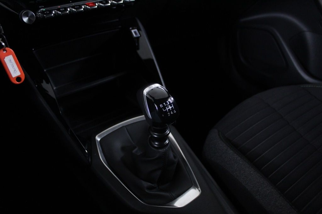 peugeot-2008-2024-gasolina-1199cc