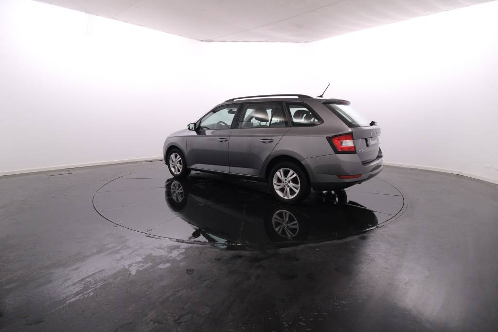 skoda-fabia-2022-gasolina-999cc
