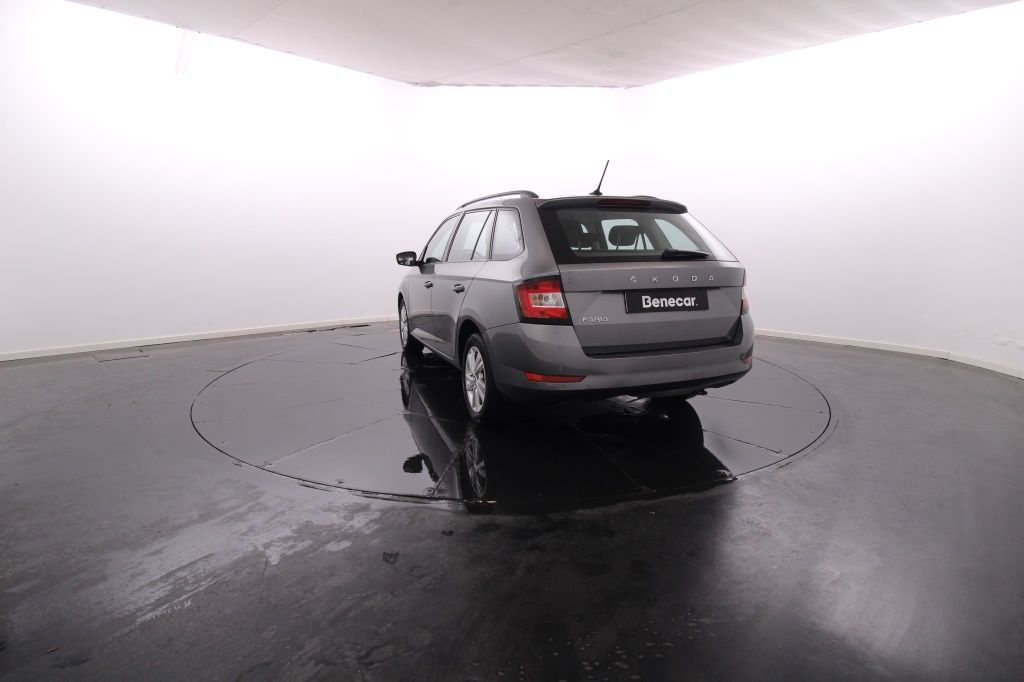 skoda-fabia-2022-gasolina-999cc