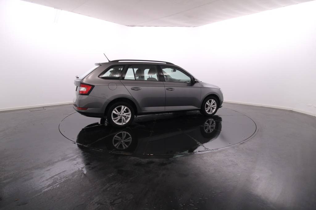 skoda-fabia-2022-gasolina-999cc