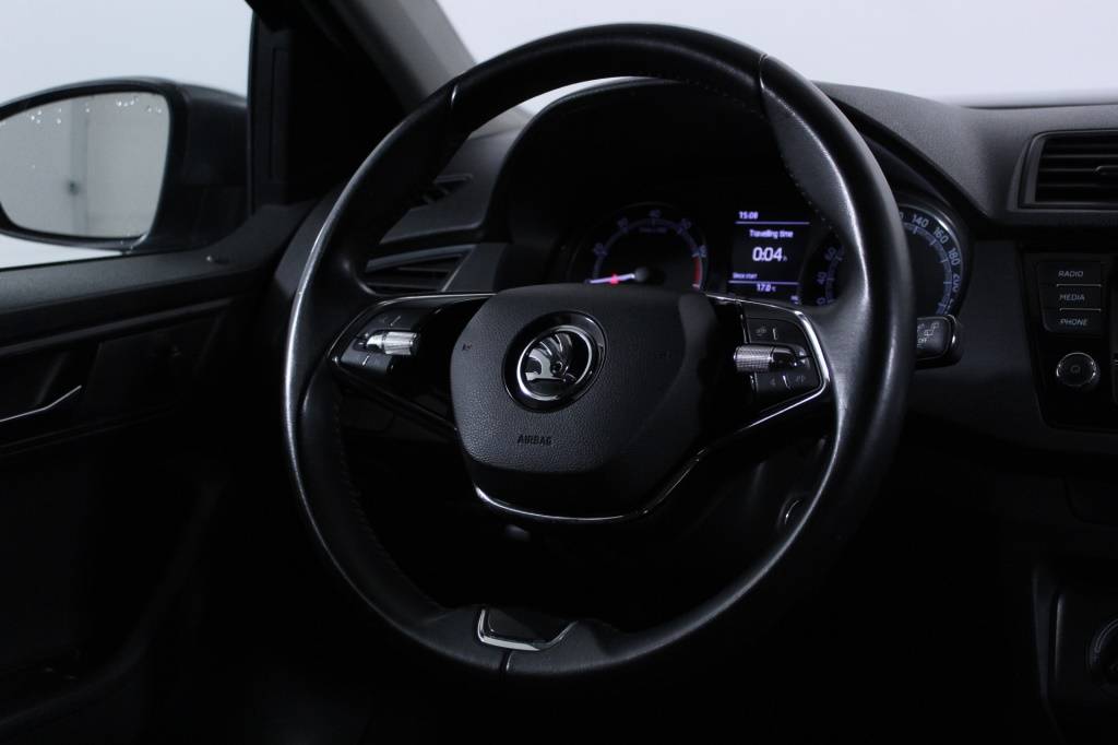 skoda-fabia-2022-gasolina-999cc