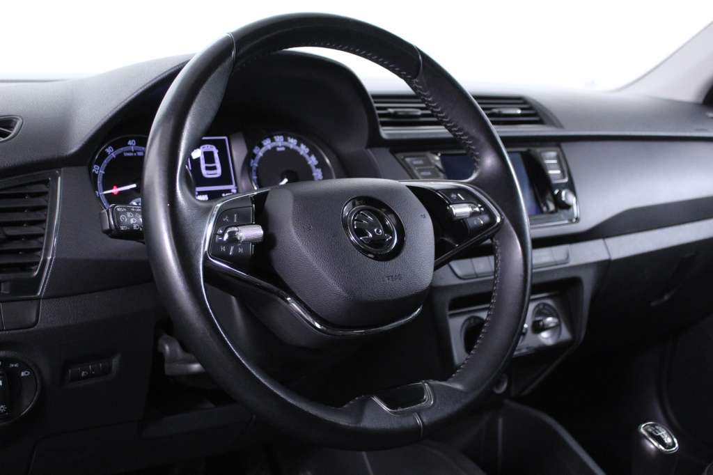 skoda-fabia-2022-gasolina-999cc