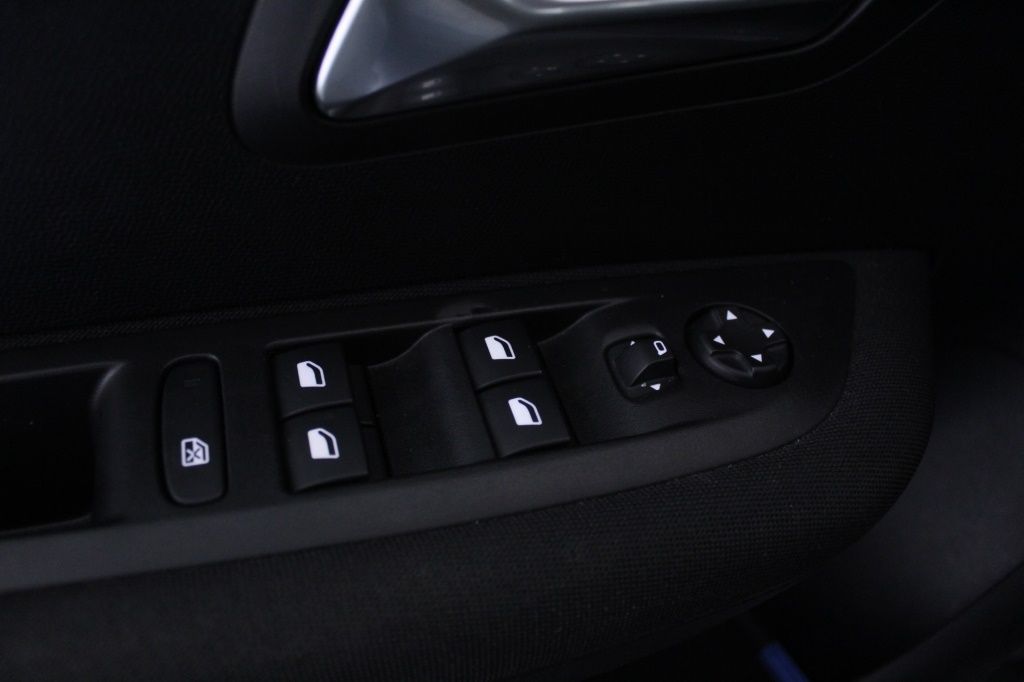 peugeot-208-2024-gasolina-1199cc
