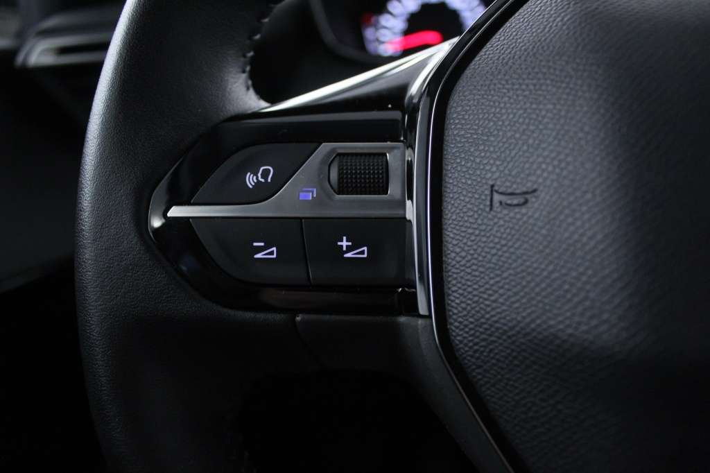 peugeot-208-2024-gasolina-1199cc