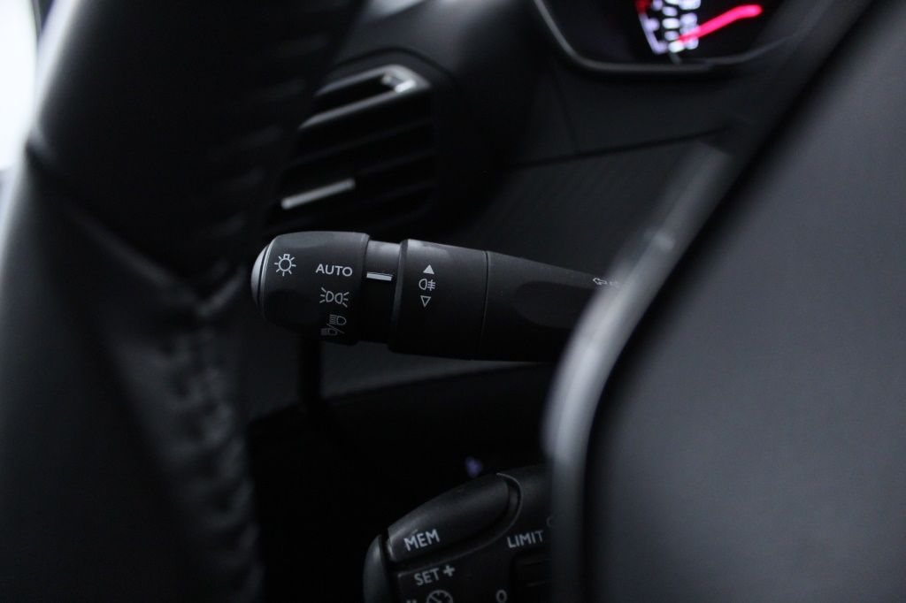 peugeot-208-2024-gasolina-1199cc