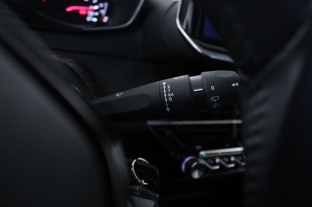 peugeot-208-2024-gasolina-1199cc
