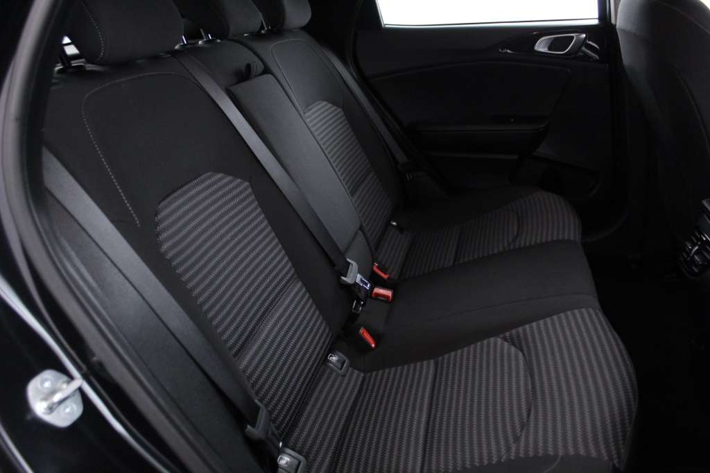 kia-xceed-2024-hibrido-1580cc