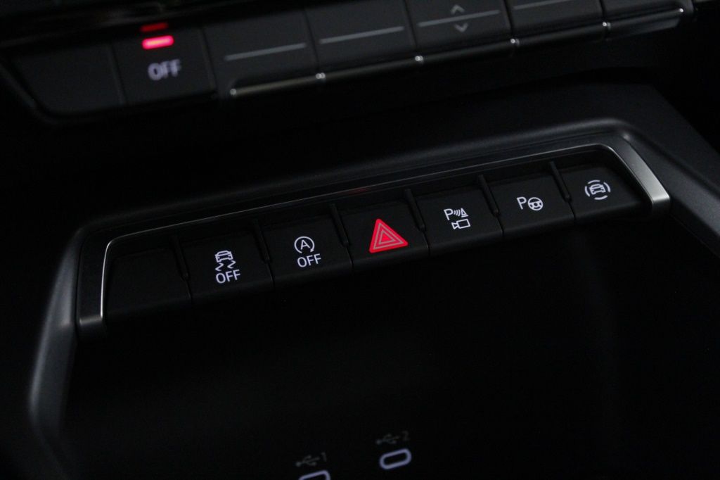 audi-a3-limousine-2025-hibrido-1498cc
