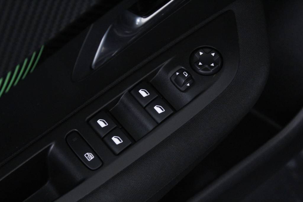 peugeot-208-2024-gasolina-1199cc