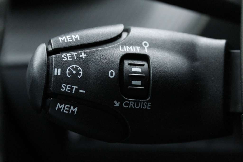 peugeot-2008-2024-gasolina-1199cc