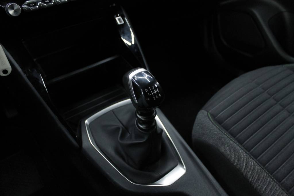 peugeot-2008-2024-gasolina-1199cc