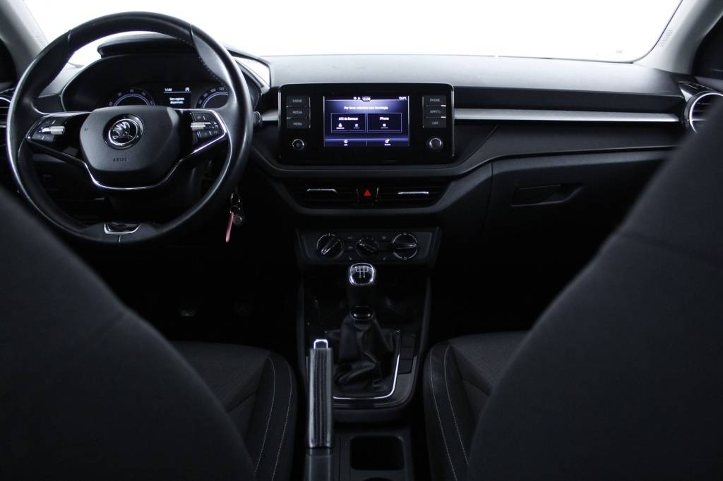skoda-fabia-2023-gasolina-999cc