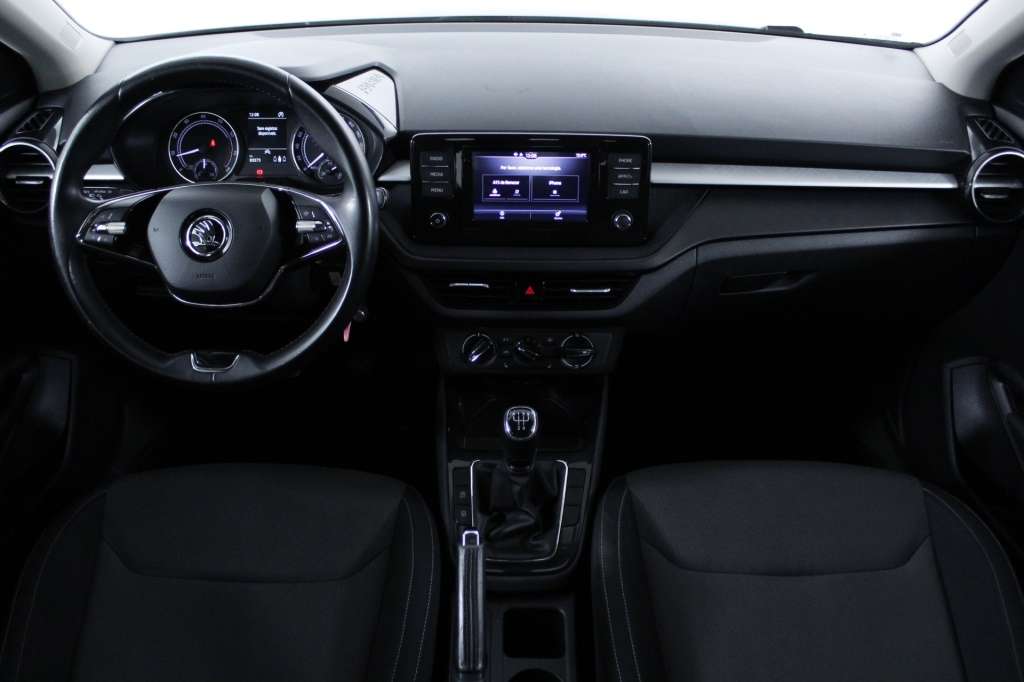 skoda-fabia-2023-gasolina-999cc