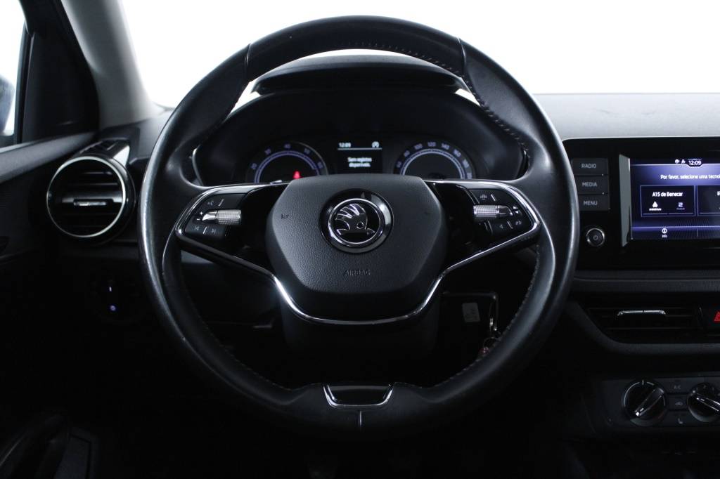skoda-fabia-2023-gasolina-999cc