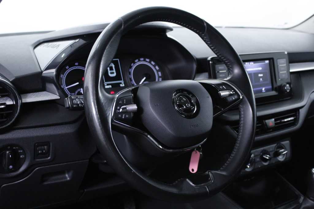 skoda-fabia-2023-gasolina-999cc