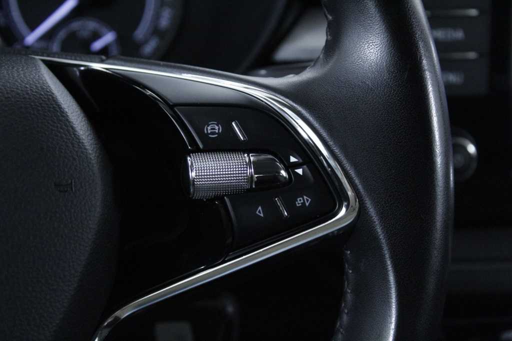 skoda-fabia-2023-gasolina-999cc
