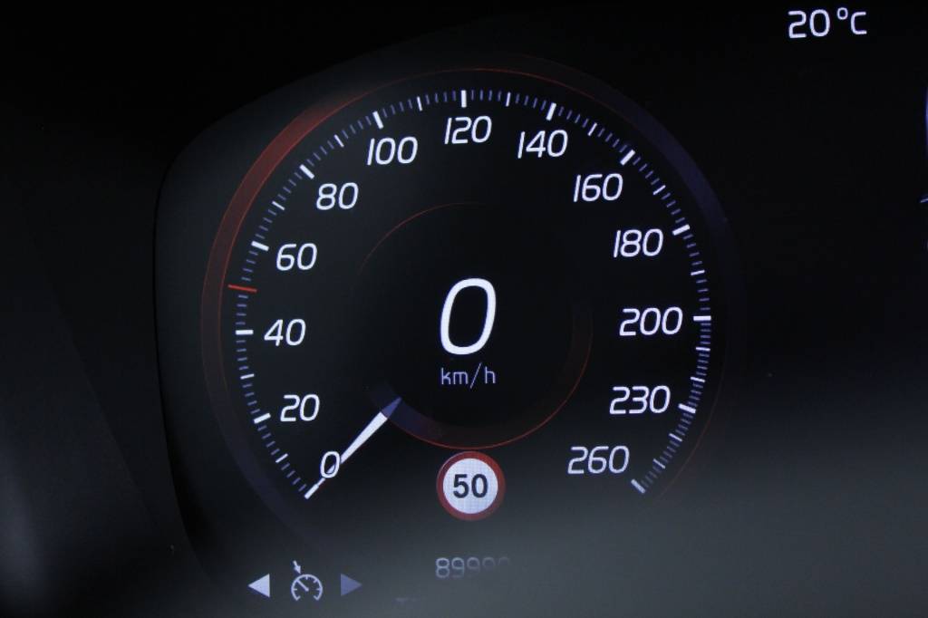 volvo-xc40-2022-hibrido-1477cc