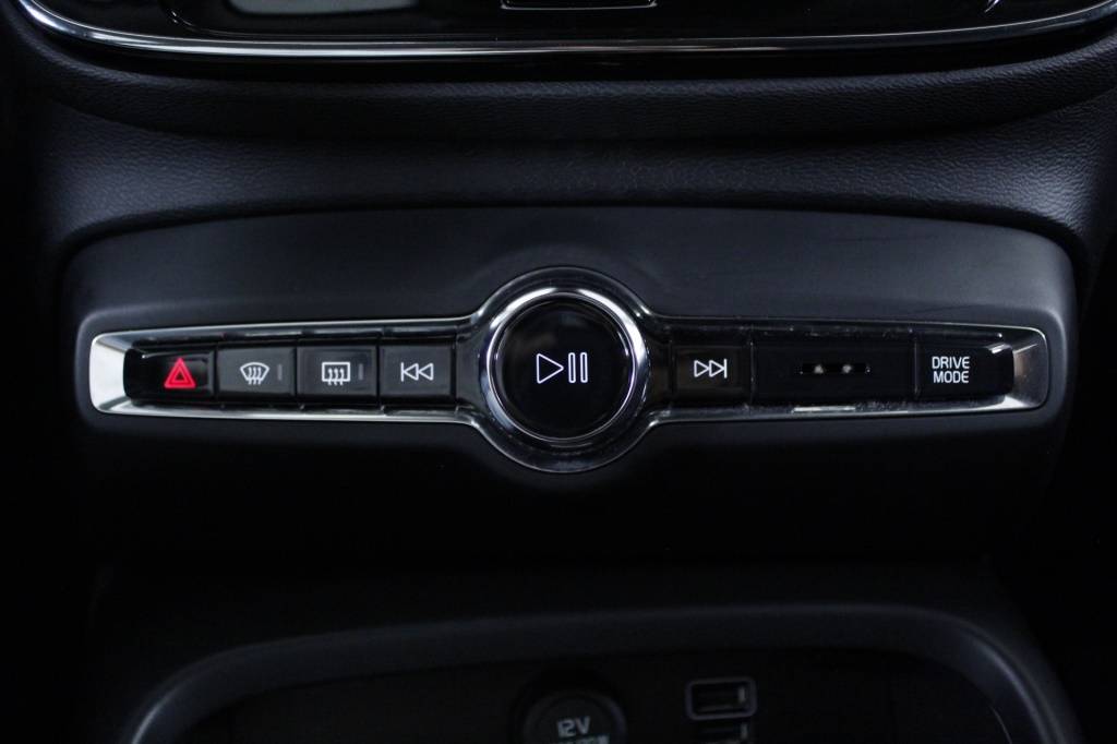 volvo-xc40-2022-hibrido-1477cc