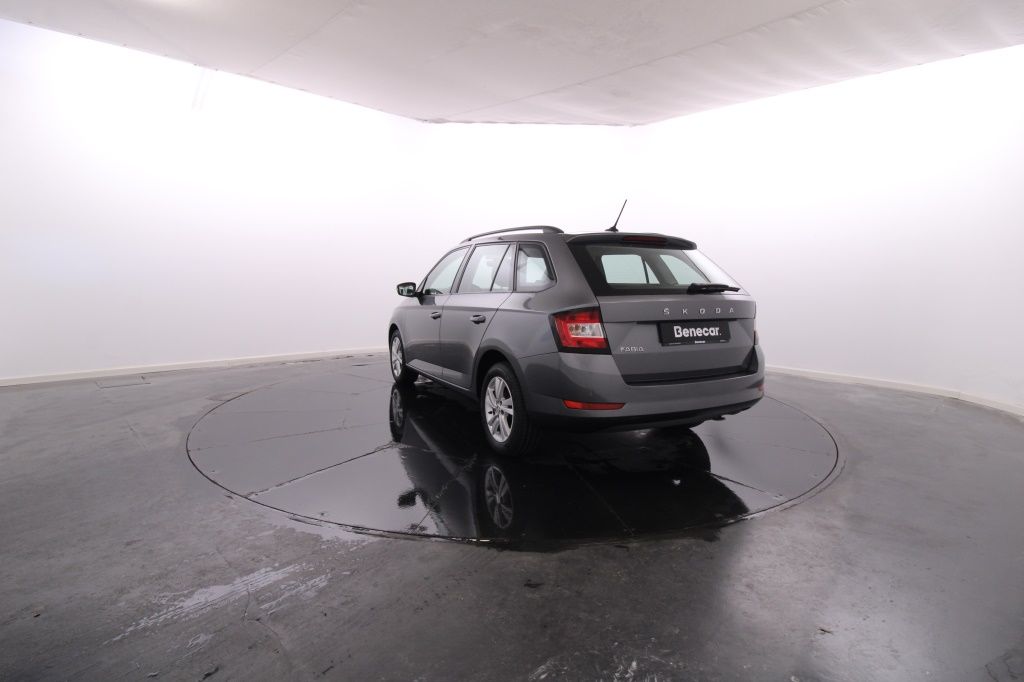 skoda-fabia-2022-gasolina-999cc