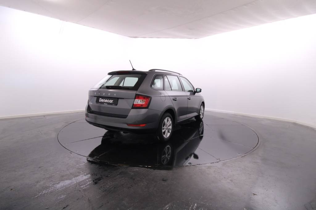 skoda-fabia-2022-gasolina-999cc
