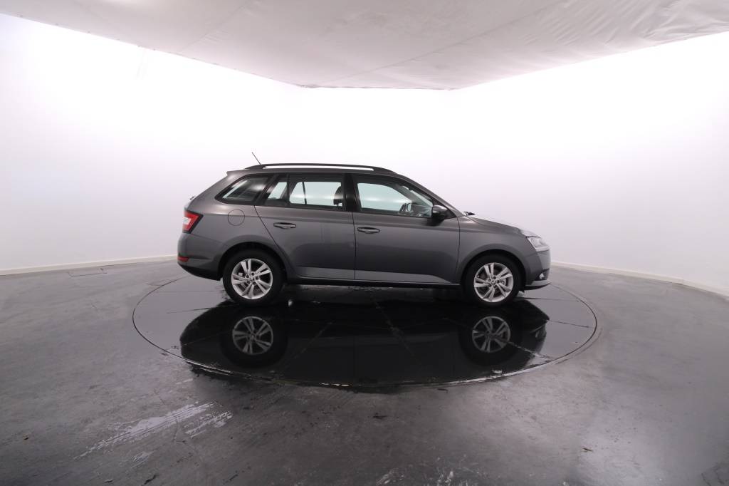 skoda-fabia-2022-gasolina-999cc