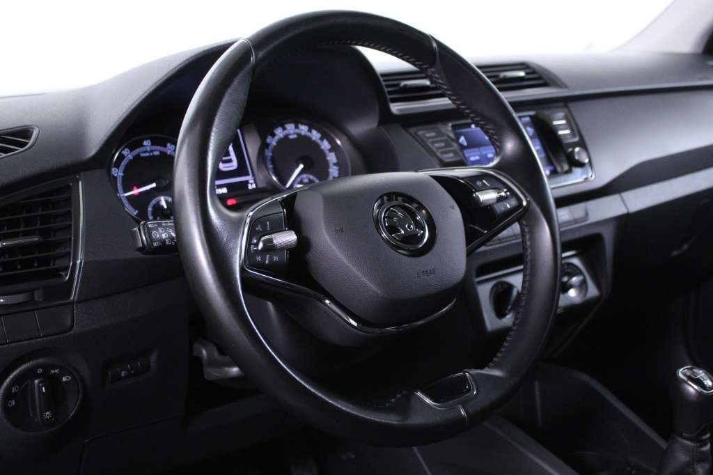 skoda-fabia-2022-gasolina-999cc