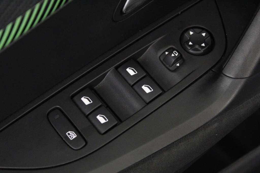 peugeot-2008-2024-gasolina-1199cc