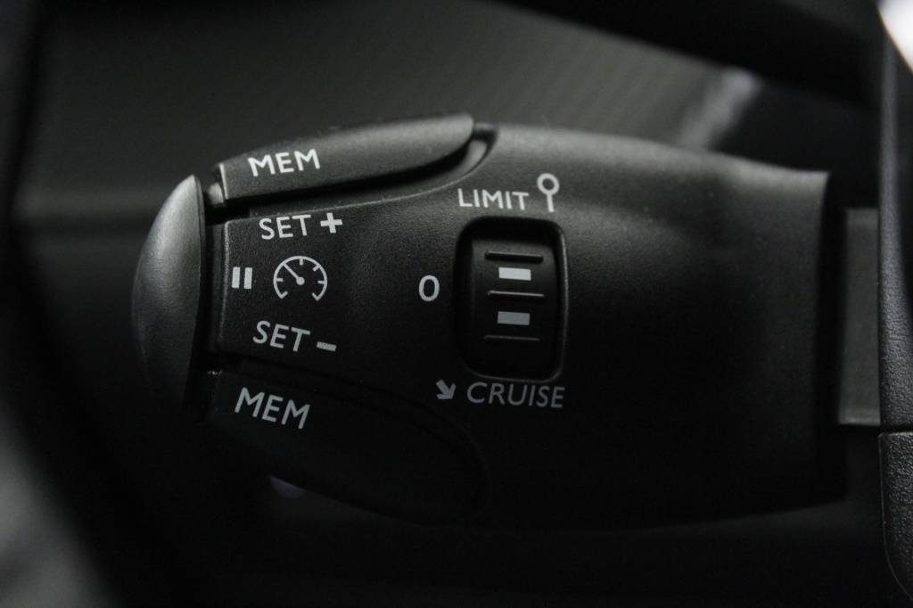 peugeot-2008-2024-gasolina-1199cc